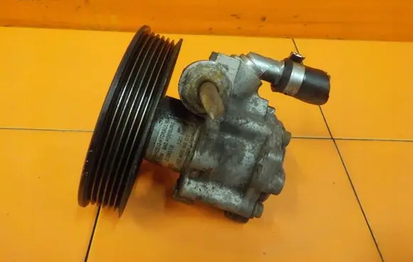 Mercedes-Benz Vito Viano W638 Power steering pump 0024664801