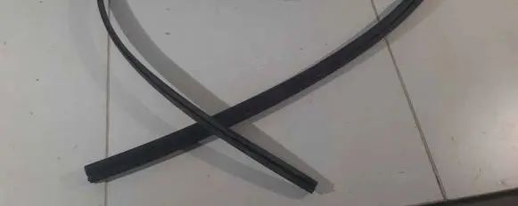 Renault Zoe Rubber seal front door window/glass 