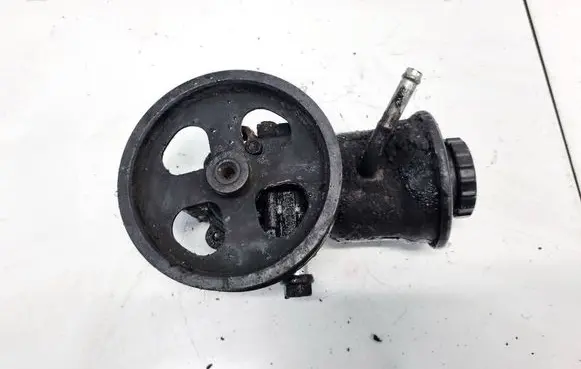 Toyota Avensis T250 Power steering pump
