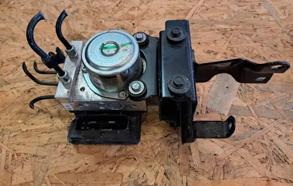 Nissan Leaf I (ZE0) ABS Pump 476604NC0B TD8405 5122H100
