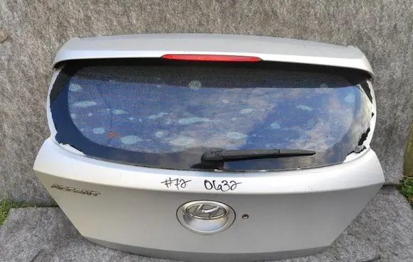 Hyundai Accent V Tailgate/trunk/boot lid 737001R240