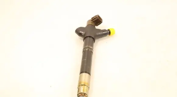 Toyota Corolla Verso E121 Fuel injector 236700R100