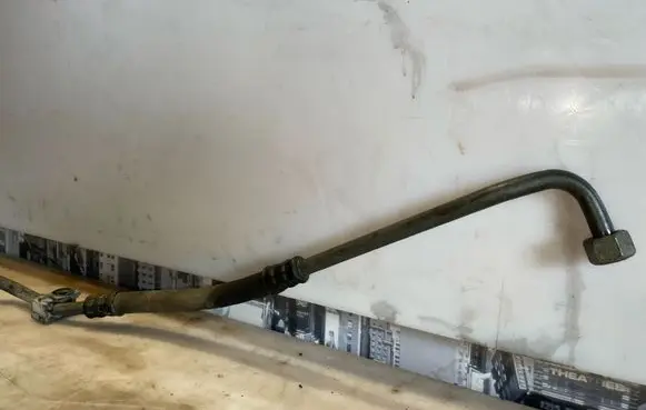 BMW 8 E31 Gearbox oil cooler pipe/hose 1723265