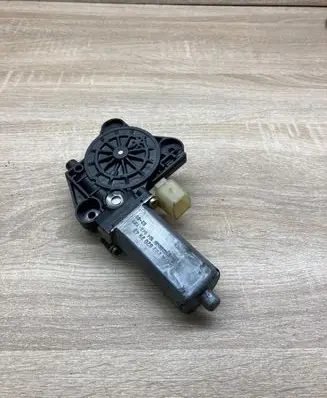 Mercedes-Benz C W203 Rear door window regulator motor A2038202942 0130822008