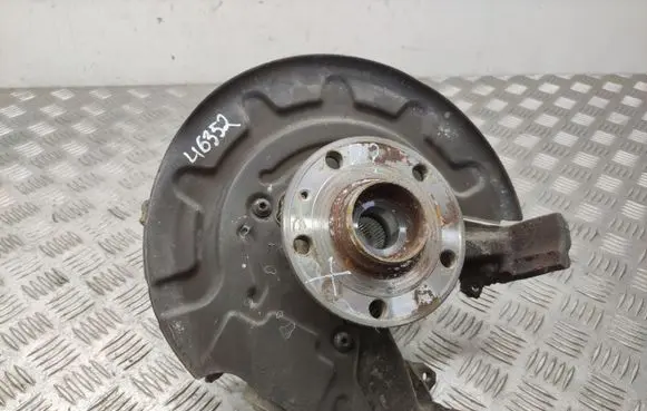 Volkswagen Golf VII Front wheel hub