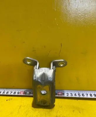 Nissan Note (E11) Rear door lower hinge