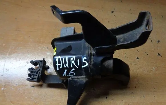 Toyota Auris E180 Engine mount bracket