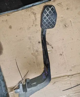 Audi A6 S6 C5 4B Clutch pedal 8D1721316G