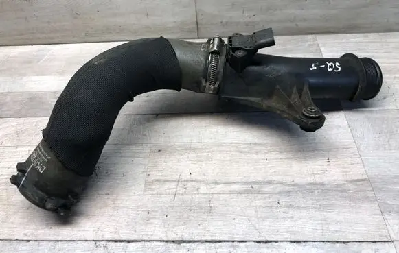 Audi Q5 SQ5 Intercooler hose/pipe 8K0145673
