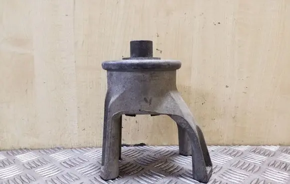 Engine mount bracket