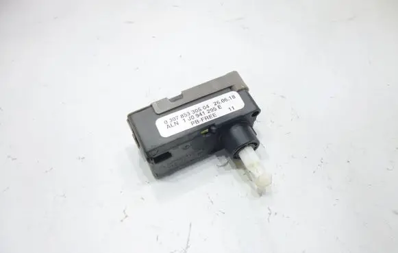 Headlight level adjustment motor