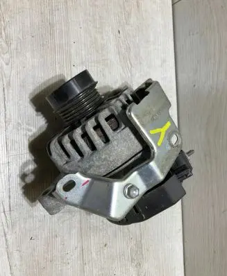 Toyota Yaris Generator/alternator 270600Y270