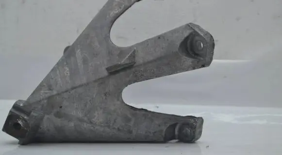 Audi A4 S4 B7 8E 8H Engine mounting bracket 8E0199307F