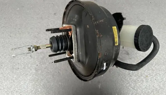 Nissan Patrol Y60 Brake booster 4721002J01