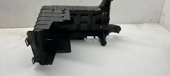 Volkswagen PASSAT B6 Battery tray 1K0915333