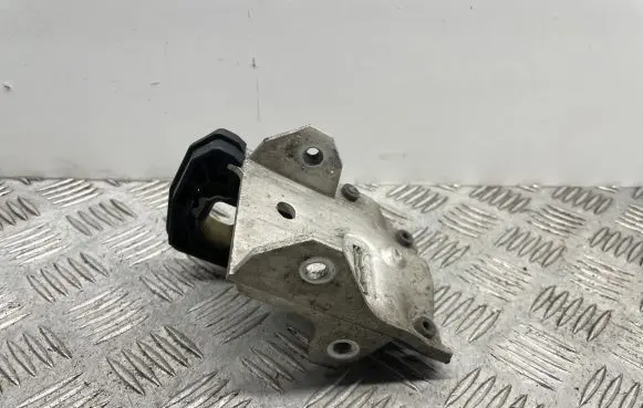 Radiator mount bracket