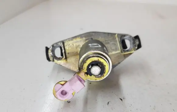 Toyota Corolla E120 E130 Tailgate exterior lock N0501341
