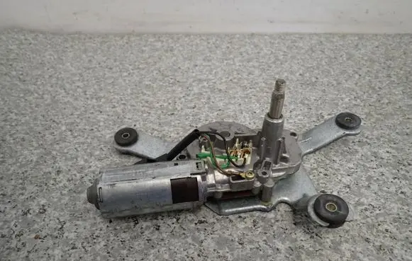 Mitsubishi Carisma Wiper motor