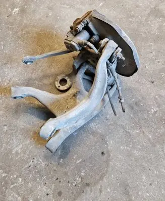 Rear wheel hub spindle/knuckle