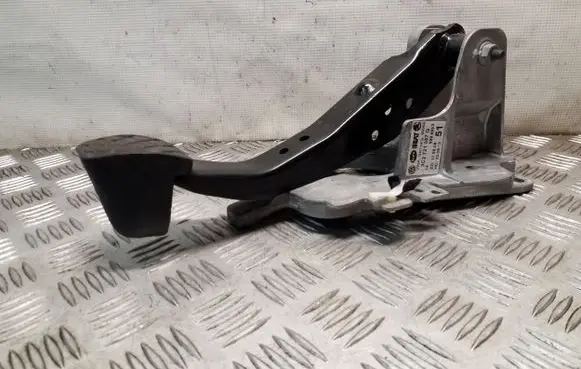 Volkswagen Tiguan Brake pedal 3C2721057G