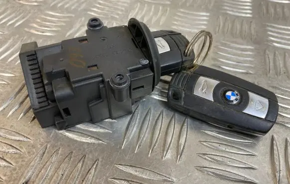 BMW 5 E60 E61 Ignition lock 6954722 04T06 10862510