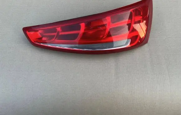 Audi Q3 8U Tailgate rear/tail lights 8U0945094 21300201 AU316T2U