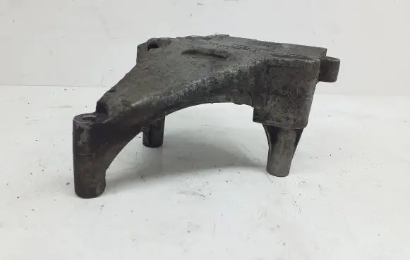 Audi A3 S3 A3 Sportback 8P Engine mounting bracket 03G199207A V500KTS32