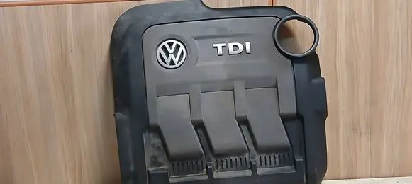 Volkswagen Polo V 6R Engine cover (trim) 03P103925