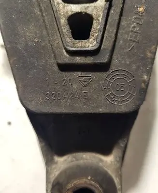 Engine mount bracket