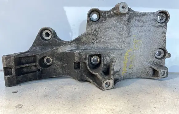 Volkswagen Touran I Generator/alternator bracket 03G903143A