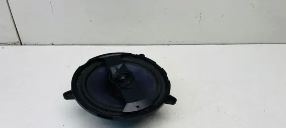 Audi A3 S3 8L Front door speaker