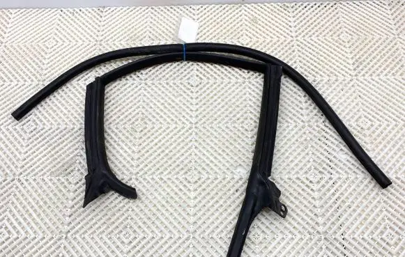 Audi A7 S7 4G Rubber seal front door (on door) 