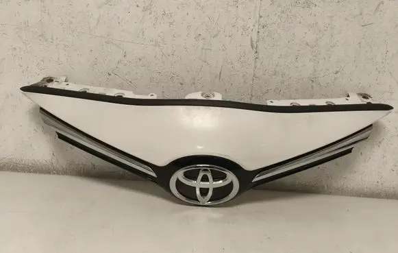 Toyota Avensis T270 Front grill 5311405120