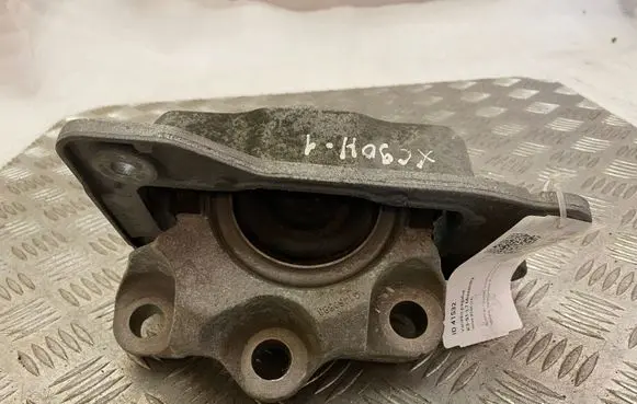Volvo XC90 Engine mount bracket 31460883