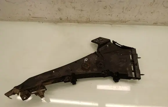 Front bumper mounting bracket