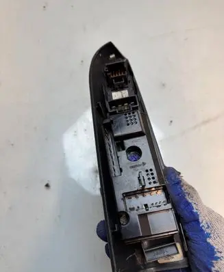 Chevrolet Blazer Quarter vent window switch 15013091