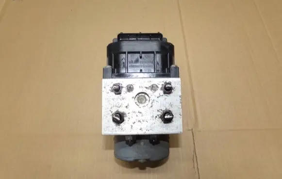 Volkswagen PASSAT B5 ABS Pump 0273004132