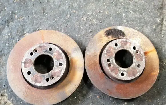 KIA Carens I Front brake disc