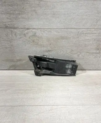 Front bumper mounting bracket
