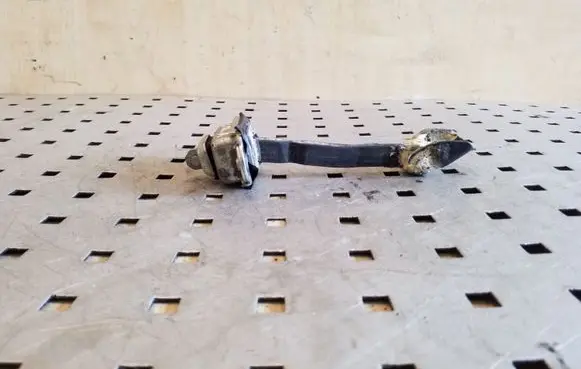 Skoda Octavia Mk2 (1Z) Rear door check strap stopper
