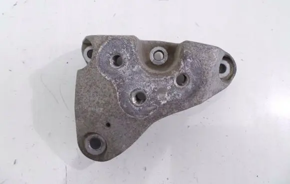 Jeep Cherokee Gearbox mounting bracket 68141735AC
