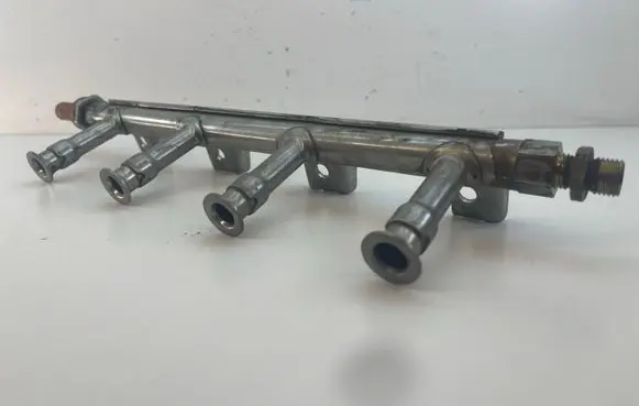 Volkswagen Golf VI Fuel main line pipe 03F133320C