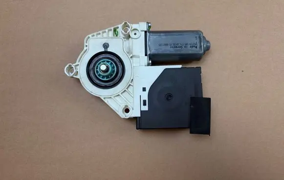 Volkswagen PASSAT B6 Front door window regulator motor 980852109 992729105
