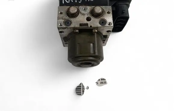 Toyota Avensis Verso ABS Pump 4451044050