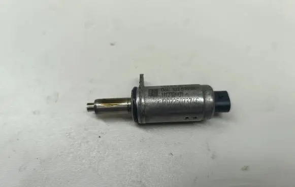 Volkswagen Golf VII Camshaft position sensor 06E103697M 17022507374
