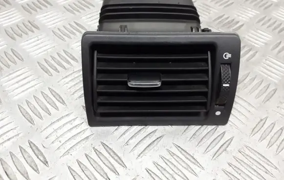 Ford Mondeo Mk III Dashboard air vent grill cover trim 