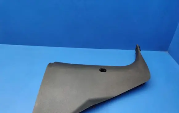 Foot area side trim
