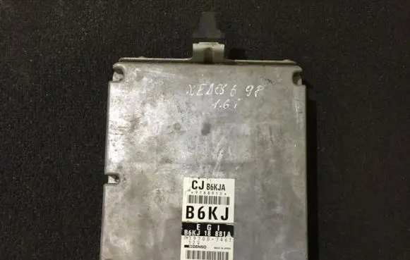 Mazda Xedos 6 Engine control unit/module B6KJ18881A