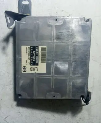 Toyota Avensis T250 Engine control unit/module 8966105690 MB1758006325 1758006325
