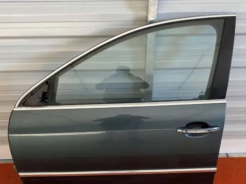 Volkswagen Phaeton Front door